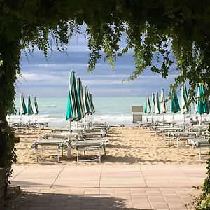 Отель Vina Del Mar Pineta